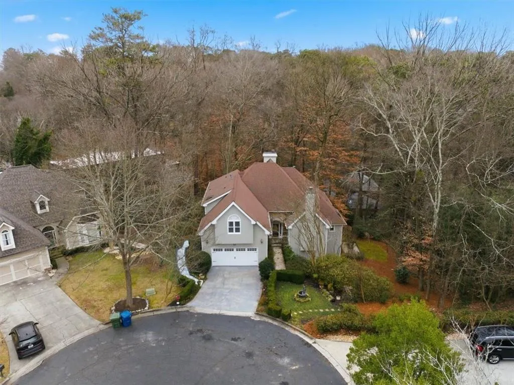 Aerial view of property and surrounding area