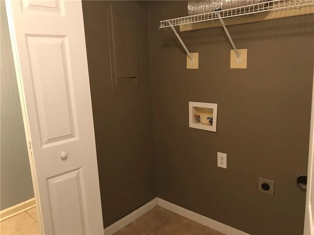 802 Brighton Point, Sandy Springs, Georgia 30328, 2 Bedrooms Bedrooms, ,2 BathroomsBathrooms,Residential,Sold,802 Brighton Point,6088599