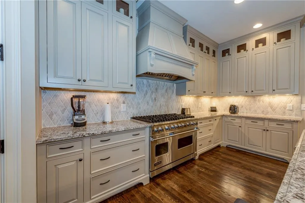 695 Glenairy Drive Ne, Sandy Springs, Georgia 30328, 6 Bedrooms Bedrooms, ,5 BathroomsBathrooms,Residential,Sold,695 Glenairy Drive Ne,6004957