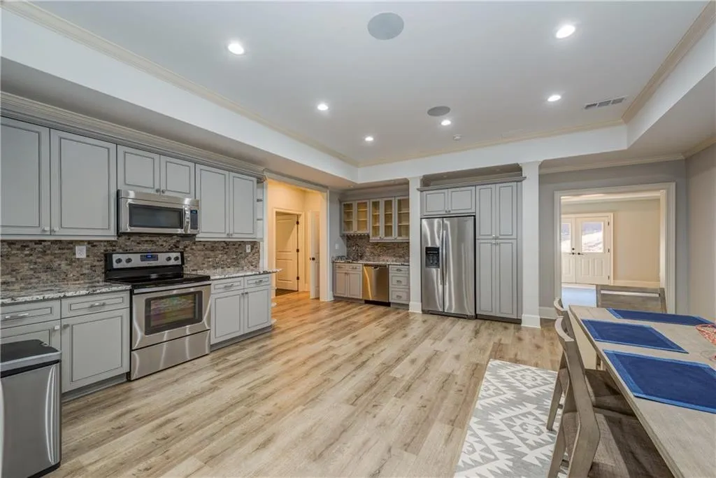 695 Glenairy Drive Ne, Sandy Springs, Georgia 30328, 6 Bedrooms Bedrooms, ,5 BathroomsBathrooms,Residential,Sold,695 Glenairy Drive Ne,6004957
