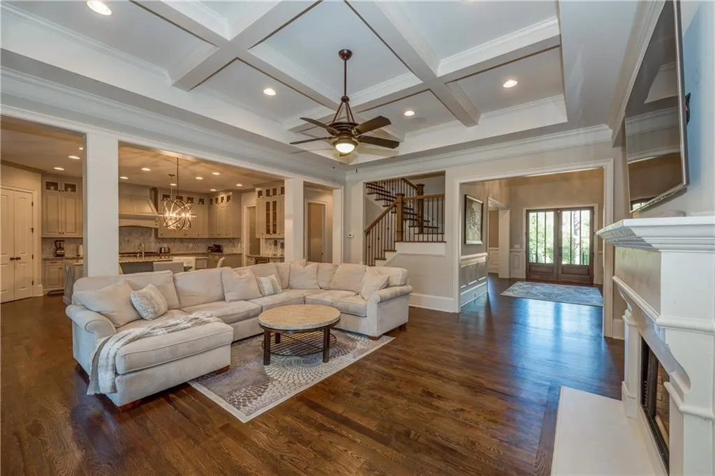 695 Glenairy Drive Ne, Sandy Springs, Georgia 30328, 6 Bedrooms Bedrooms, ,5 BathroomsBathrooms,Residential,Sold,695 Glenairy Drive Ne,6004957