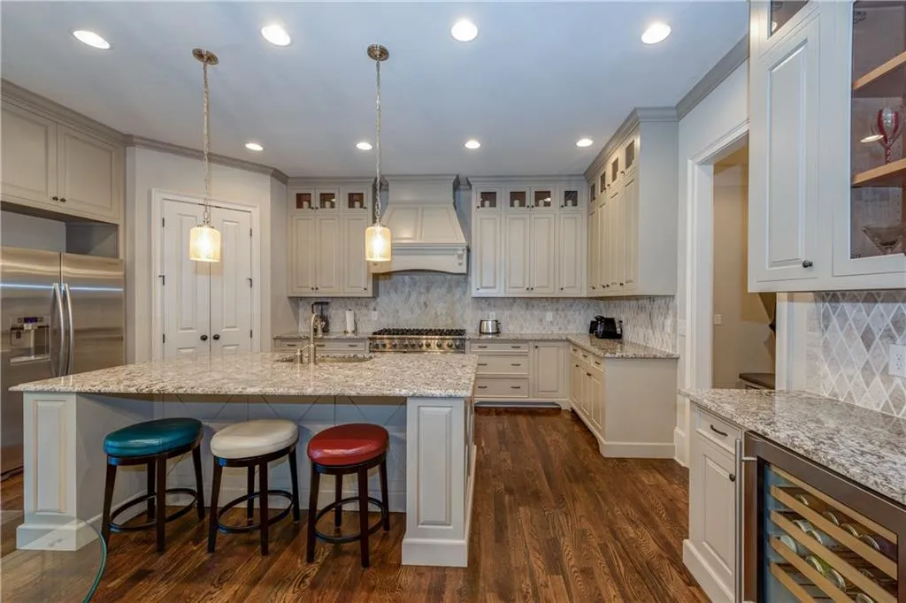 695 Glenairy Drive Ne, Sandy Springs, Georgia 30328, 6 Bedrooms Bedrooms, ,5 BathroomsBathrooms,Residential,Sold,695 Glenairy Drive Ne,6004957