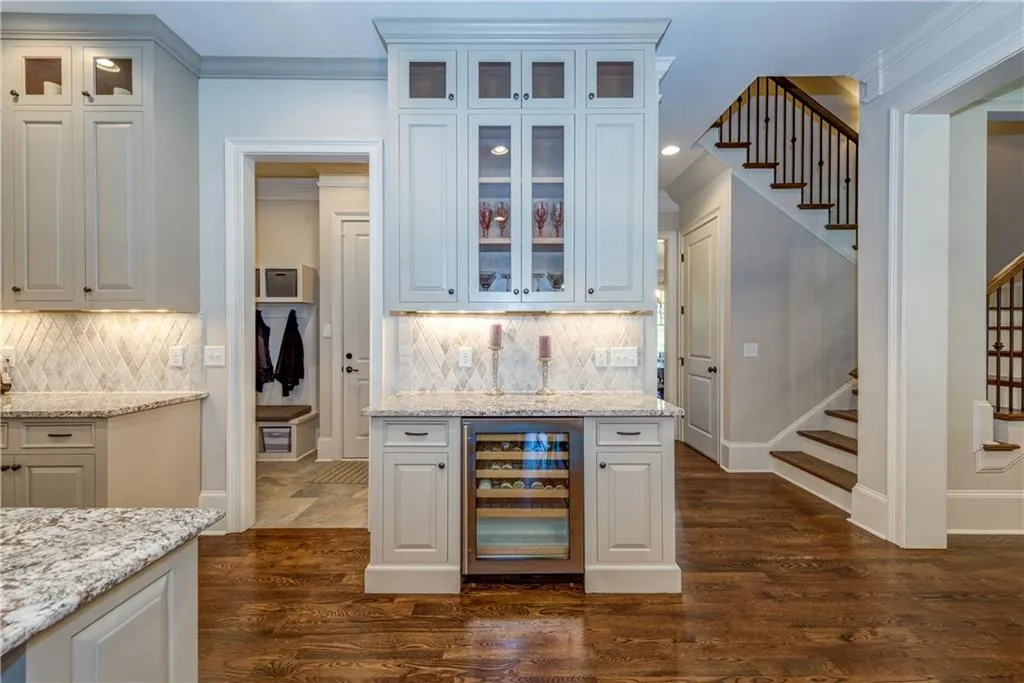 695 Glenairy Drive Ne, Sandy Springs, Georgia 30328, 6 Bedrooms Bedrooms, ,5 BathroomsBathrooms,Residential,Sold,695 Glenairy Drive Ne,6004957