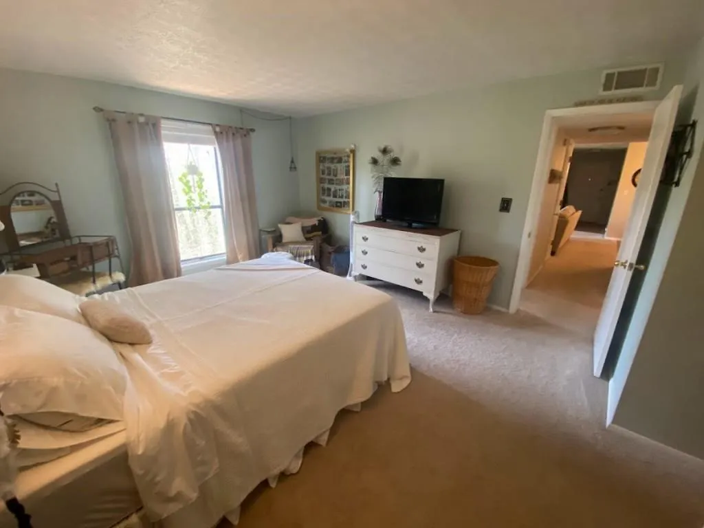 Owner's Bedroom Owner's Bedroom