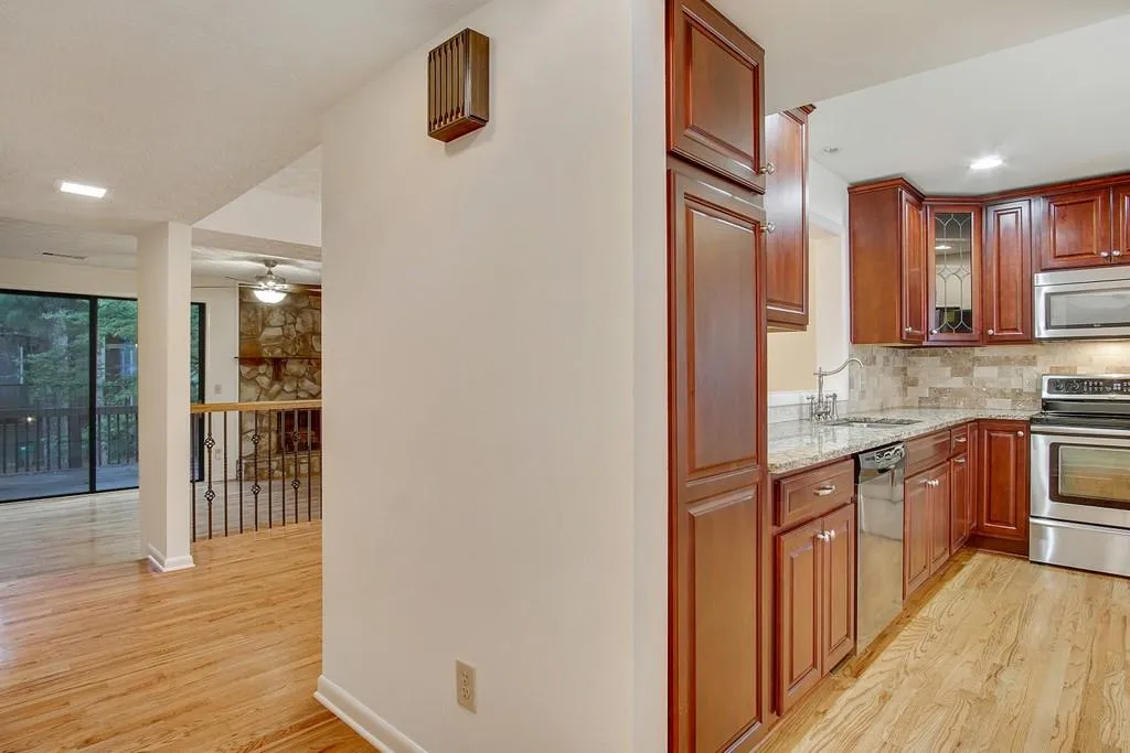 64 Goldrush Circle, Atlanta, Georgia 30328, 2 Bedrooms Bedrooms, ,2 BathroomsBathrooms,Residential,Sold,64 Goldrush Circle,6782294