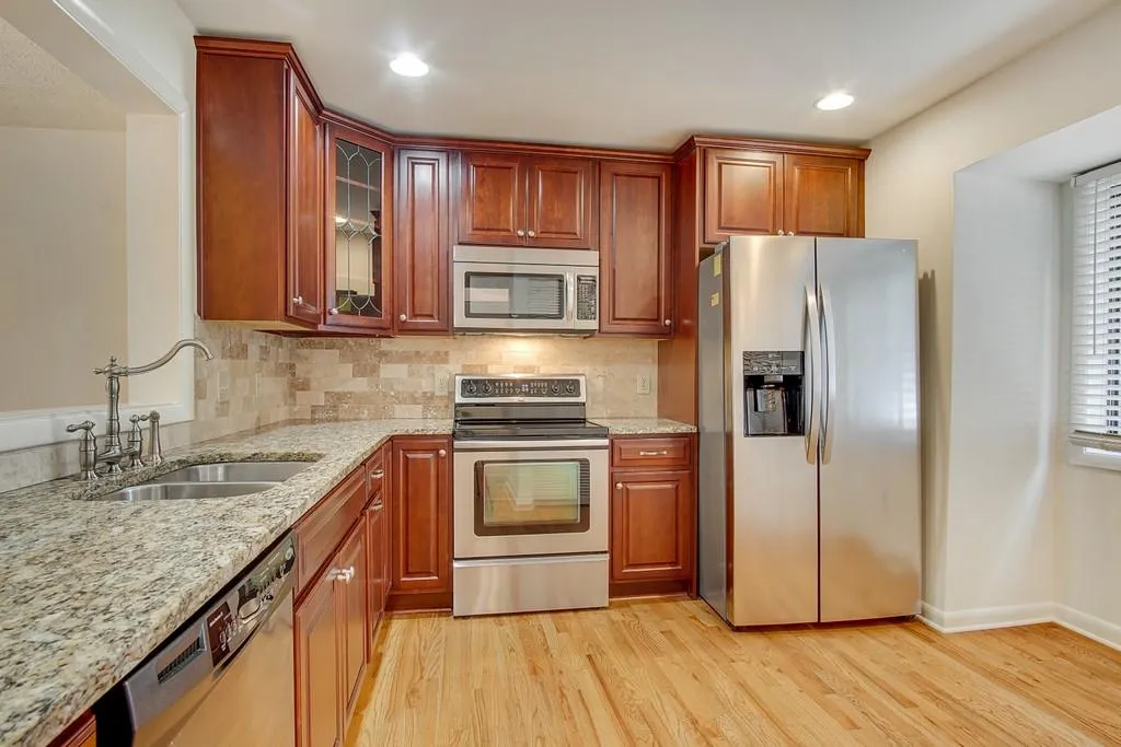 64 Goldrush Circle, Atlanta, Georgia 30328, 2 Bedrooms Bedrooms, ,2 BathroomsBathrooms,Residential,Sold,64 Goldrush Circle,6782294