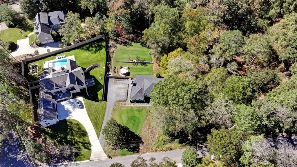 Aerial view of property and surrounding area