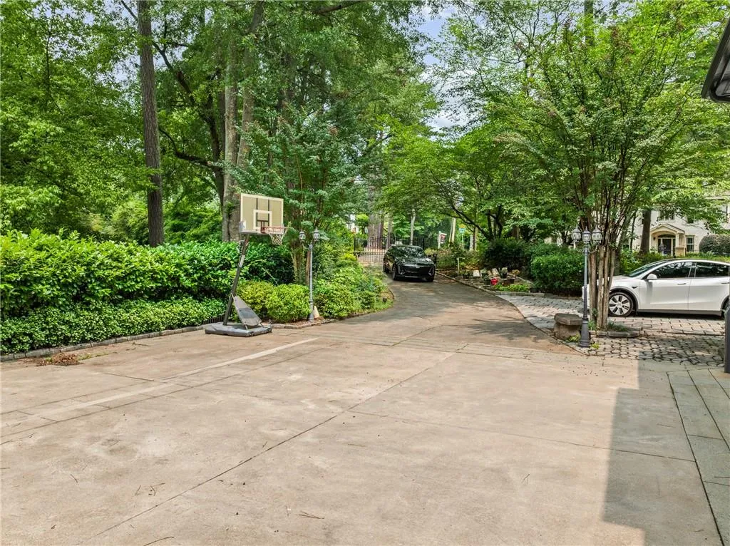 4000 Wieuca Road Ne, Atlanta, Georgia 30342, 4 Bedrooms Bedrooms, ,4 BathroomsBathrooms,Residential,For Sale,4000 Wieuca Road Ne,7633514