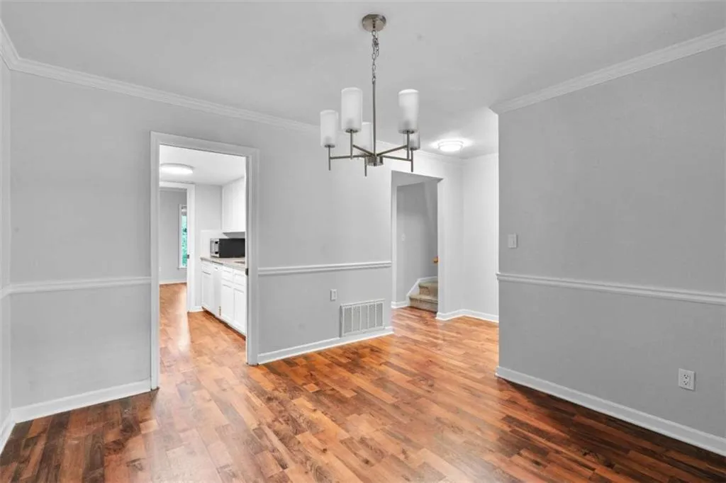 32 Ivy Parkway Ne, Atlanta, Georgia 30342, 4 Bedrooms Bedrooms, ,3 BathroomsBathrooms,Residential,For Sale,32 Ivy Parkway Ne,7611549