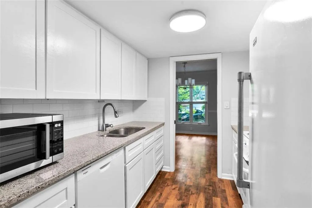 32 Ivy Parkway Ne, Atlanta, Georgia 30342, 4 Bedrooms Bedrooms, ,3 BathroomsBathrooms,Residential,For Sale,32 Ivy Parkway Ne,7611549