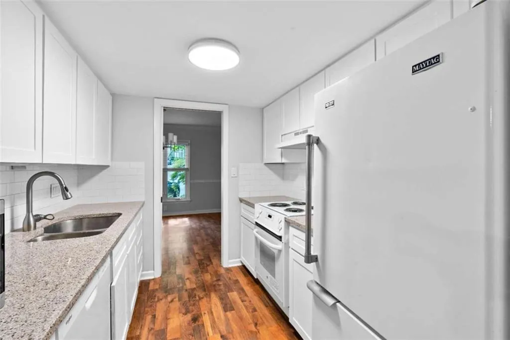 32 Ivy Parkway Ne, Atlanta, Georgia 30342, 4 Bedrooms Bedrooms, ,3 BathroomsBathrooms,Residential,For Sale,32 Ivy Parkway Ne,7611549