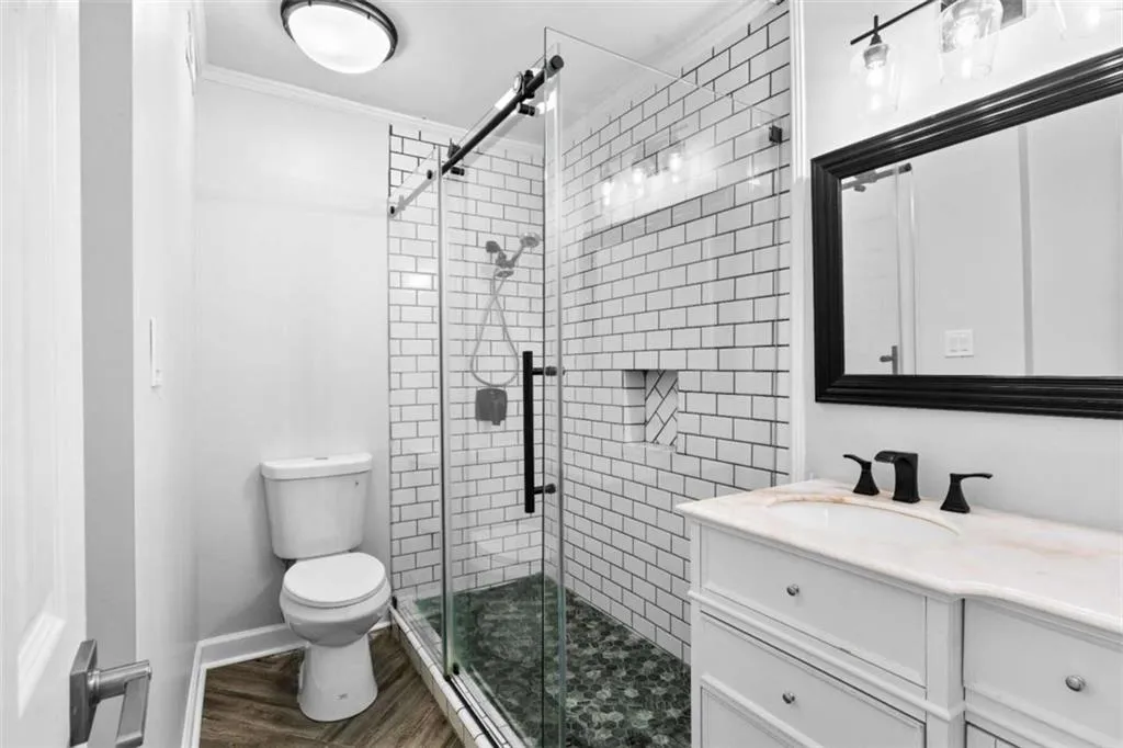 32 Ivy Parkway Ne, Atlanta, Georgia 30342, 4 Bedrooms Bedrooms, ,3 BathroomsBathrooms,Residential,For Sale,32 Ivy Parkway Ne,7611549
