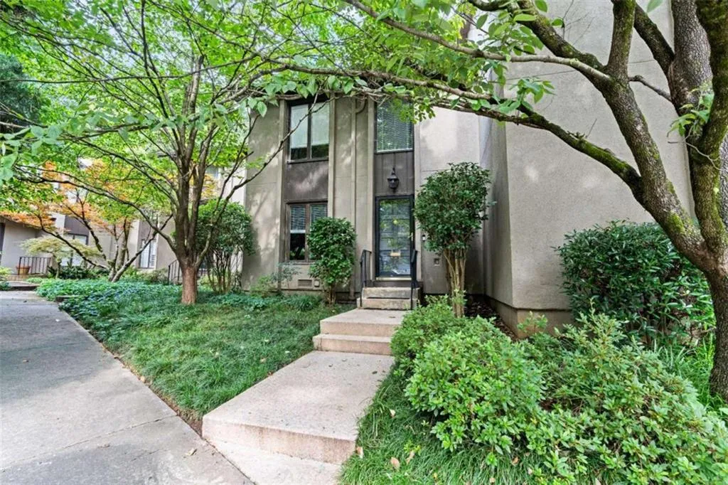 32 Ivy Parkway Ne, Atlanta, Georgia 30342, 4 Bedrooms Bedrooms, ,3 BathroomsBathrooms,Residential,For Sale,32 Ivy Parkway Ne,7611549