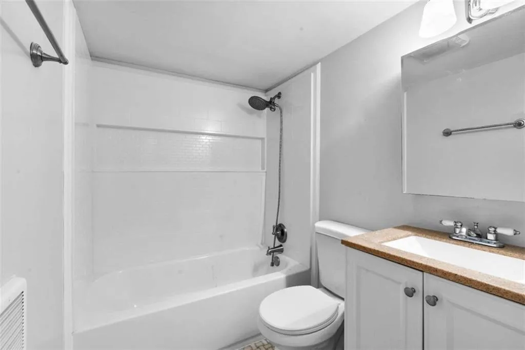 32 Ivy Parkway Ne, Atlanta, Georgia 30342, 4 Bedrooms Bedrooms, ,3 BathroomsBathrooms,Residential,For Sale,32 Ivy Parkway Ne,7611549