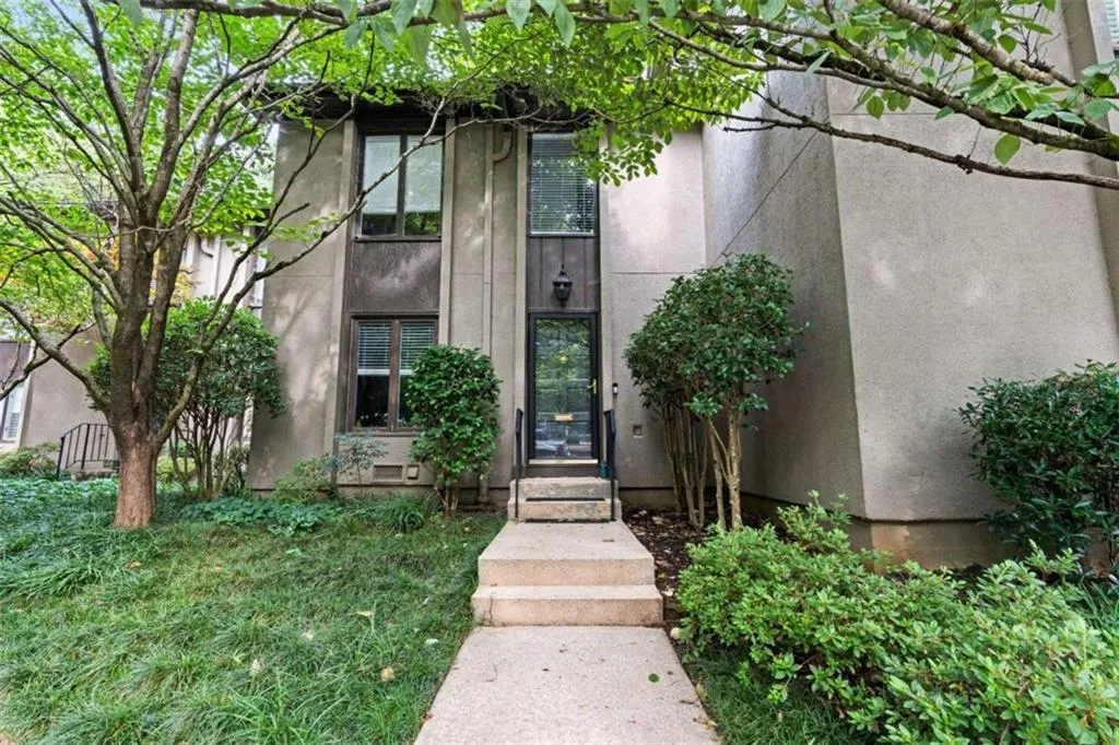32 Ivy Parkway Ne, Atlanta, Georgia 30342, 4 Bedrooms Bedrooms, ,3 BathroomsBathrooms,Residential,For Sale,32 Ivy Parkway Ne,7611549