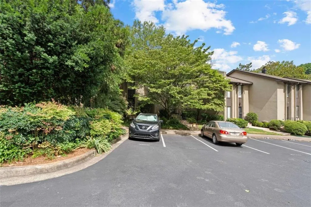 32 Ivy Parkway Ne, Atlanta, Georgia 30342, 4 Bedrooms Bedrooms, ,3 BathroomsBathrooms,Residential,For Sale,32 Ivy Parkway Ne,7611549