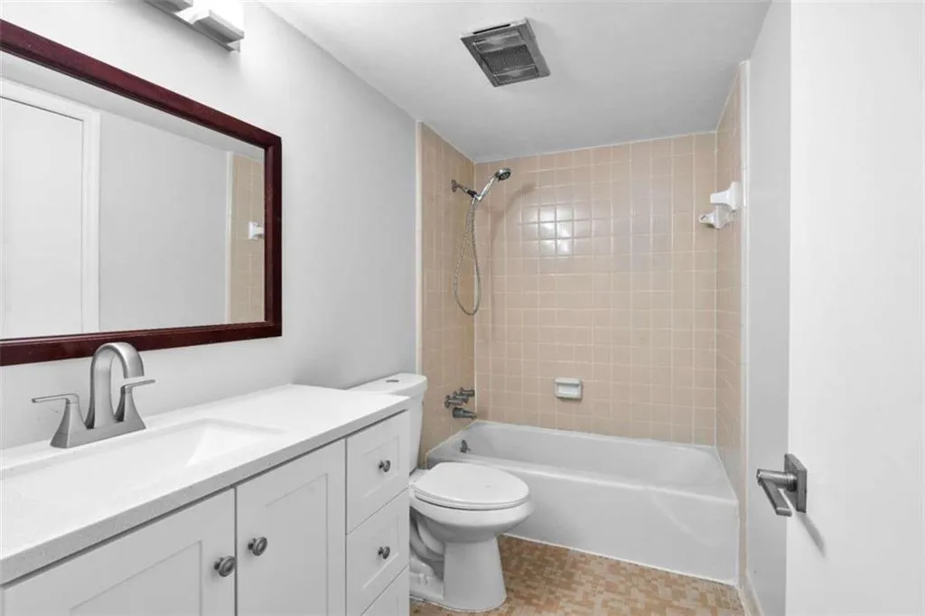 32 Ivy Parkway Ne, Atlanta, Georgia 30342, 4 Bedrooms Bedrooms, ,3 BathroomsBathrooms,Residential,For Sale,32 Ivy Parkway Ne,7611549