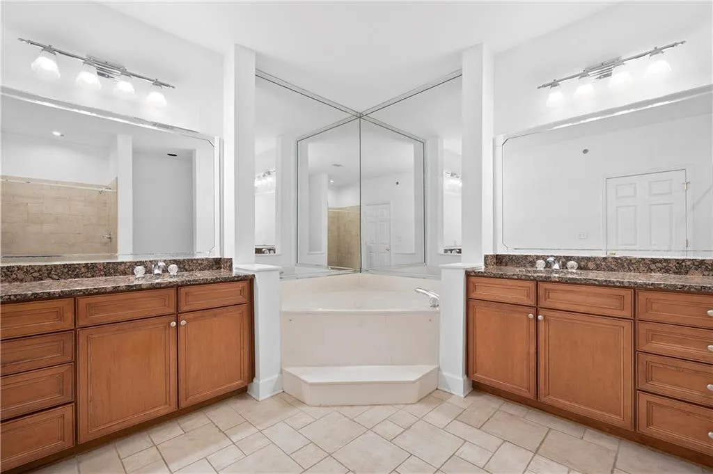 2865 Lenox Road Ne Unit 601, Atlanta, Georgia 30324, 2 Bedrooms Bedrooms, ,2 BathroomsBathrooms,Residential,For Sale,2865 Lenox Road Ne Unit 601,7670658