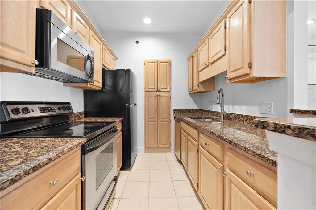 2865 Lenox Road Ne Unit 601, Atlanta, Georgia 30324, 2 Bedrooms Bedrooms, ,2 BathroomsBathrooms,Residential,For Sale,2865 Lenox Road Ne Unit 601,7670658