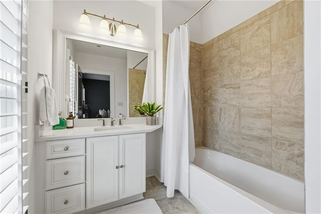 Full bath with shower / tub combo and vanity