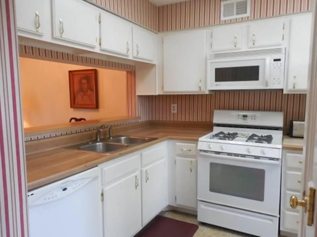 904 Wedgewood Way, Sandy Springs, Georgia 30350, 2 Bedrooms Bedrooms, ,2 BathroomsBathrooms,Residential,Sold,904 Wedgewood Way,5847258