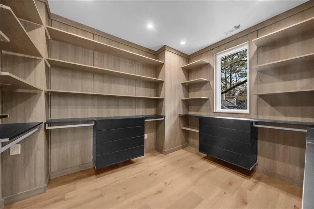 Master Suite Walk-In Closet