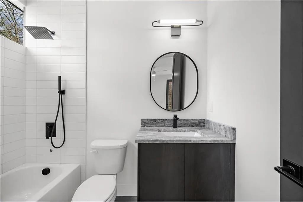 Upper floor guest bathroom 2