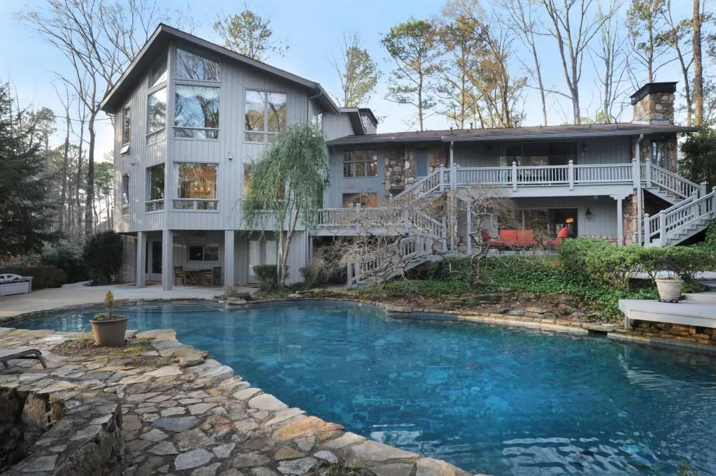 5845 Winterthur Drive, Sandy Springs, Georgia 30328, 5 Bedrooms Bedrooms, ,6 BathroomsBathrooms,Residential,Sold,5845 Winterthur Drive,6511170