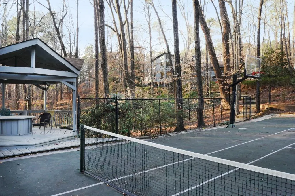 5845 Winterthur Drive, Sandy Springs, Georgia 30328, 5 Bedrooms Bedrooms, ,6 BathroomsBathrooms,Residential,Sold,5845 Winterthur Drive,6511170