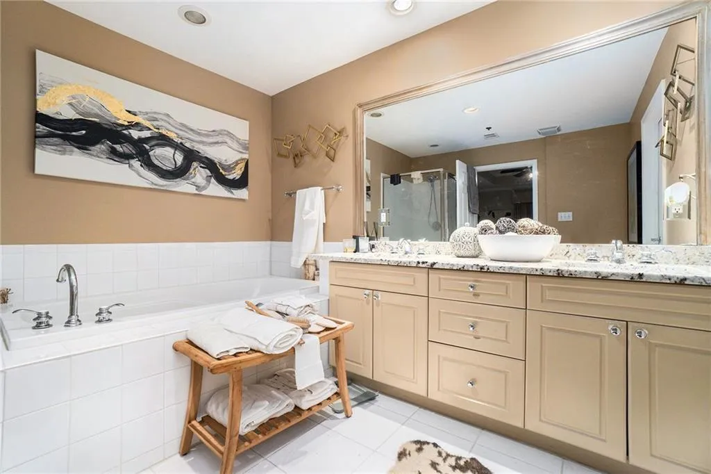 50 Biscayne Drive Nw Unit 1109, Atlanta, Georgia 30309, 2 Bedrooms Bedrooms, ,2 BathroomsBathrooms,Residential,For Sale,50 Biscayne Drive Nw Unit 1109,7624231