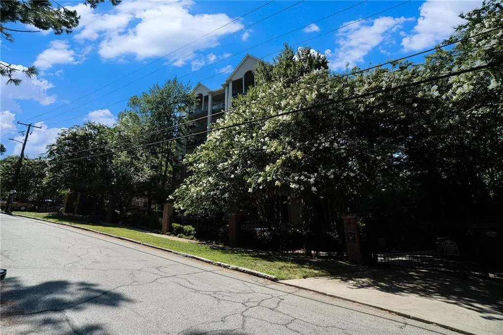 50 Biscayne Drive Nw Unit 1109, Atlanta, Georgia 30309, 2 Bedrooms Bedrooms, ,2 BathroomsBathrooms,Residential,For Sale,50 Biscayne Drive Nw Unit 1109,7624231