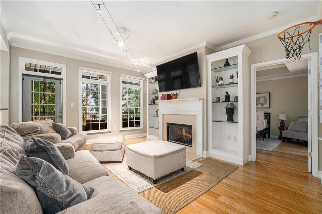 50 Biscayne Drive Nw Unit 1109, Atlanta, Georgia 30309, 2 Bedrooms Bedrooms, ,2 BathroomsBathrooms,Residential,For Sale,50 Biscayne Drive Nw Unit 1109,7624231