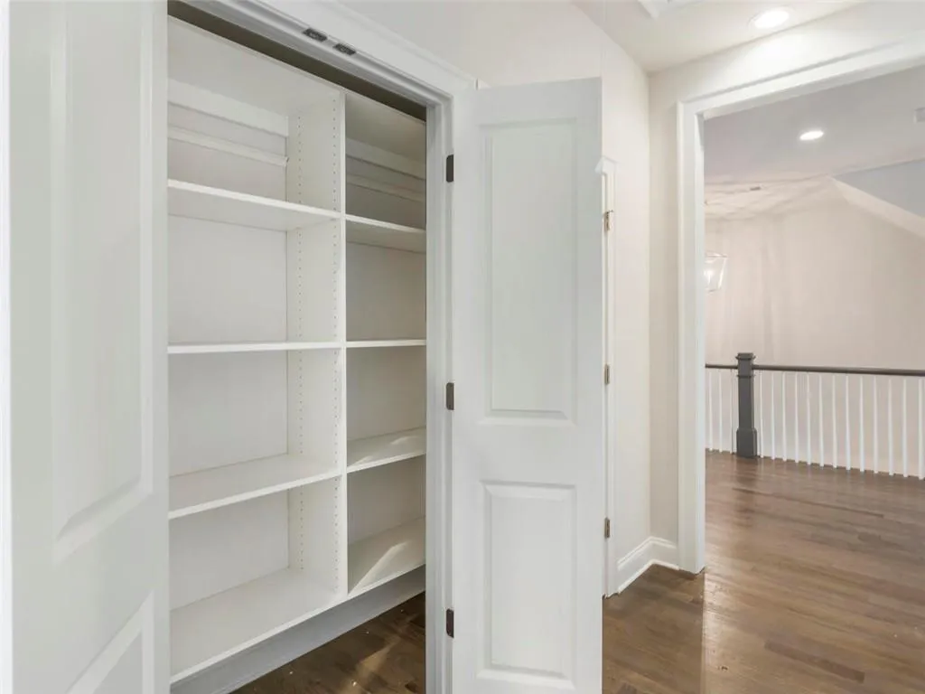 5300 Green Hill Place Ne, Atlanta, Georgia 30342, 5 Bedrooms Bedrooms, ,5 BathroomsBathrooms,Residential,Sold,5300 Green Hill Place Ne,6528527
