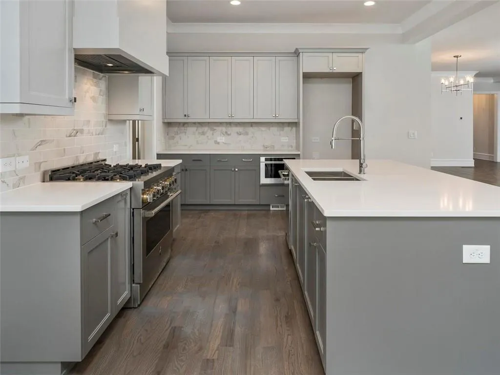 5300 Green Hill Place Ne, Atlanta, Georgia 30342, 5 Bedrooms Bedrooms, ,5 BathroomsBathrooms,Residential,Sold,5300 Green Hill Place Ne,6528527