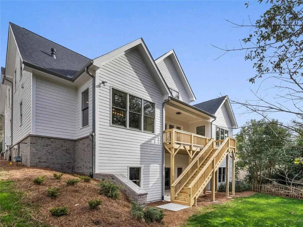 5300 Green Hill Place Ne, Atlanta, Georgia 30342, 5 Bedrooms Bedrooms, ,5 BathroomsBathrooms,Residential,Sold,5300 Green Hill Place Ne,6528527