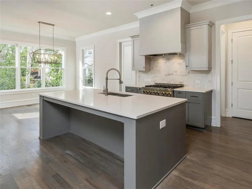 5300 Green Hill Place Ne, Atlanta, Georgia 30342, 5 Bedrooms Bedrooms, ,5 BathroomsBathrooms,Residential,Sold,5300 Green Hill Place Ne,6528527
