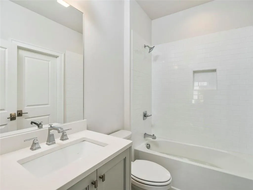 5300 Green Hill Place Ne, Atlanta, Georgia 30342, 5 Bedrooms Bedrooms, ,5 BathroomsBathrooms,Residential,Sold,5300 Green Hill Place Ne,6528527