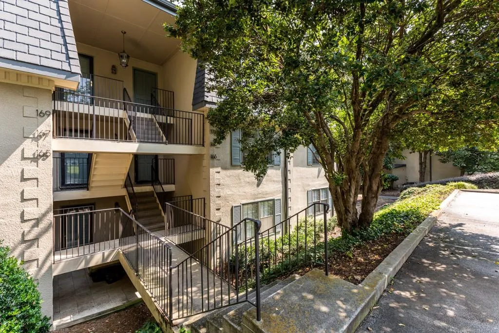 165 Amherst Place, Atlanta, Georgia 30327, 2 Bedrooms Bedrooms, ,2 BathroomsBathrooms,Residential,Sold,165 Amherst Place,6061445