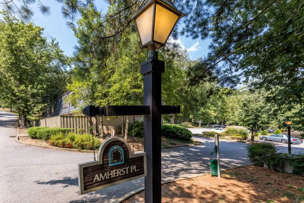 165 Amherst Place, Atlanta, Georgia 30327, 2 Bedrooms Bedrooms, ,2 BathroomsBathrooms,Residential,Sold,165 Amherst Place,6061445