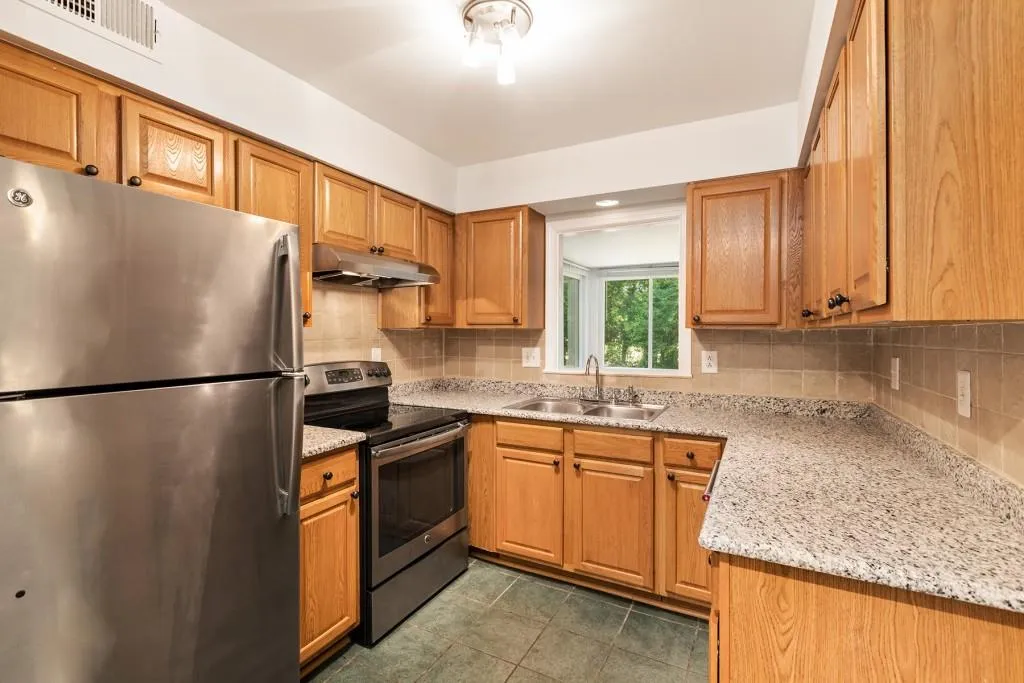 165 Amherst Place, Atlanta, Georgia 30327, 2 Bedrooms Bedrooms, ,2 BathroomsBathrooms,Residential,Sold,165 Amherst Place,6061445