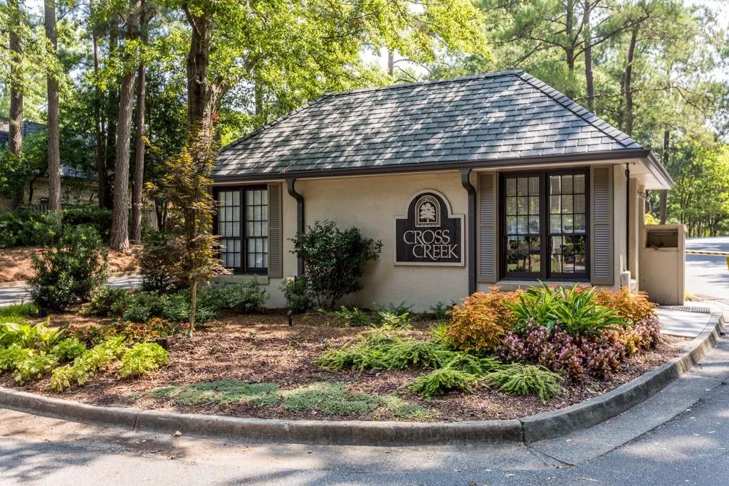 165 Amherst Place, Atlanta, Georgia 30327, 2 Bedrooms Bedrooms, ,2 BathroomsBathrooms,Residential,Sold,165 Amherst Place,6061445