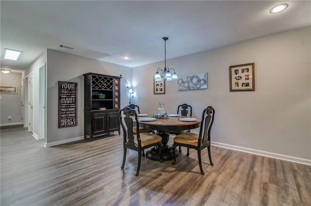 Georgia 30328, ,2 BathroomsBathrooms,Residential,Sold,7212120