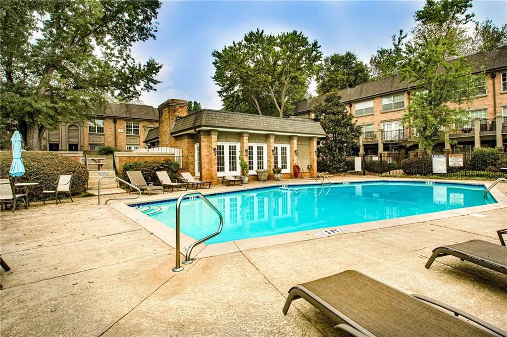 6980 Roswell Road Unit H5, Atlanta, Georgia 30328, 3 Bedrooms Bedrooms, ,2 BathroomsBathrooms,Residential,Sold,6980 Roswell Road Unit H5,7159801