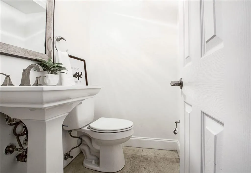 6980 Roswell Road Unit H5, Atlanta, Georgia 30328, 3 Bedrooms Bedrooms, ,2 BathroomsBathrooms,Residential,Sold,6980 Roswell Road Unit H5,7159801