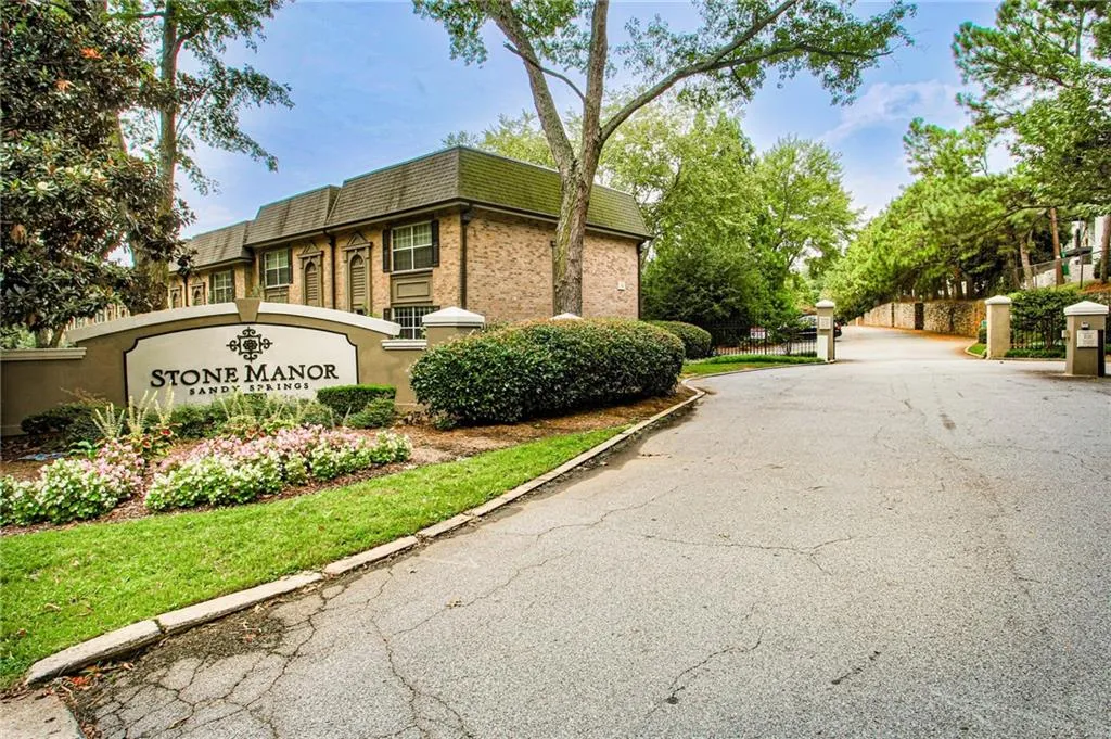 6980 Roswell Road Unit H5, Atlanta, Georgia 30328, 3 Bedrooms Bedrooms, ,2 BathroomsBathrooms,Residential,Sold,6980 Roswell Road Unit H5,7159801