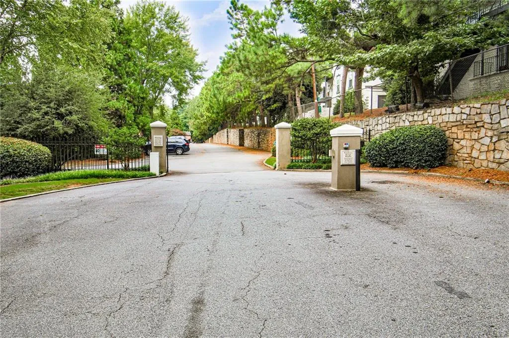 6980 Roswell Road Unit H5, Atlanta, Georgia 30328, 3 Bedrooms Bedrooms, ,2 BathroomsBathrooms,Residential,Sold,6980 Roswell Road Unit H5,7159801