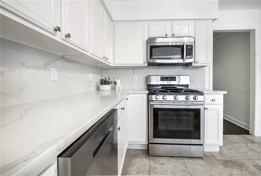 6980 Roswell Road Unit H5, Atlanta, Georgia 30328, 3 Bedrooms Bedrooms, ,2 BathroomsBathrooms,Residential,Sold,6980 Roswell Road Unit H5,7159801