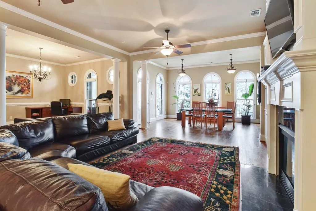 3127 Lenox Road Unit 7, Atlanta, Georgia 30324, 3 Bedrooms Bedrooms, ,3 BathroomsBathrooms,Residential,Sold,3127 Lenox Road Unit 7,5982213