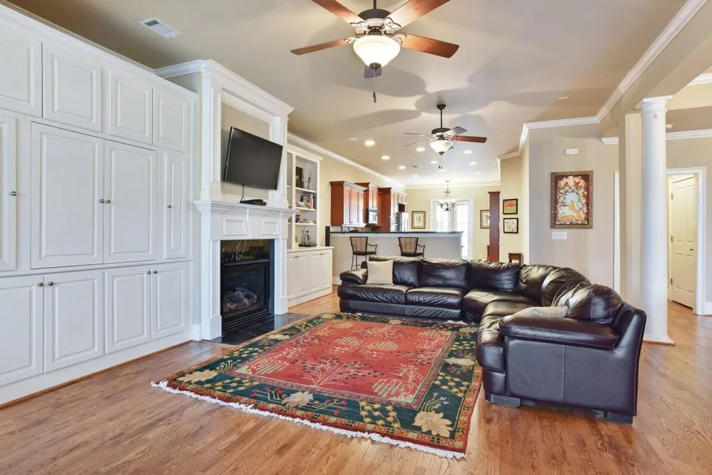 3127 Lenox Road Unit 7, Atlanta, Georgia 30324, 3 Bedrooms Bedrooms, ,3 BathroomsBathrooms,Residential,Sold,3127 Lenox Road Unit 7,5982213