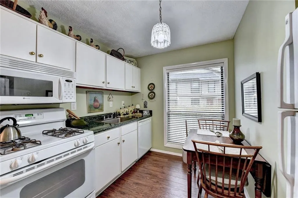 1103 Woodcliff Drive, Sandy Springs, Georgia 30350, 2 Bedrooms Bedrooms, ,2 BathroomsBathrooms,Residential,Sold,1103 Woodcliff Drive,6857187